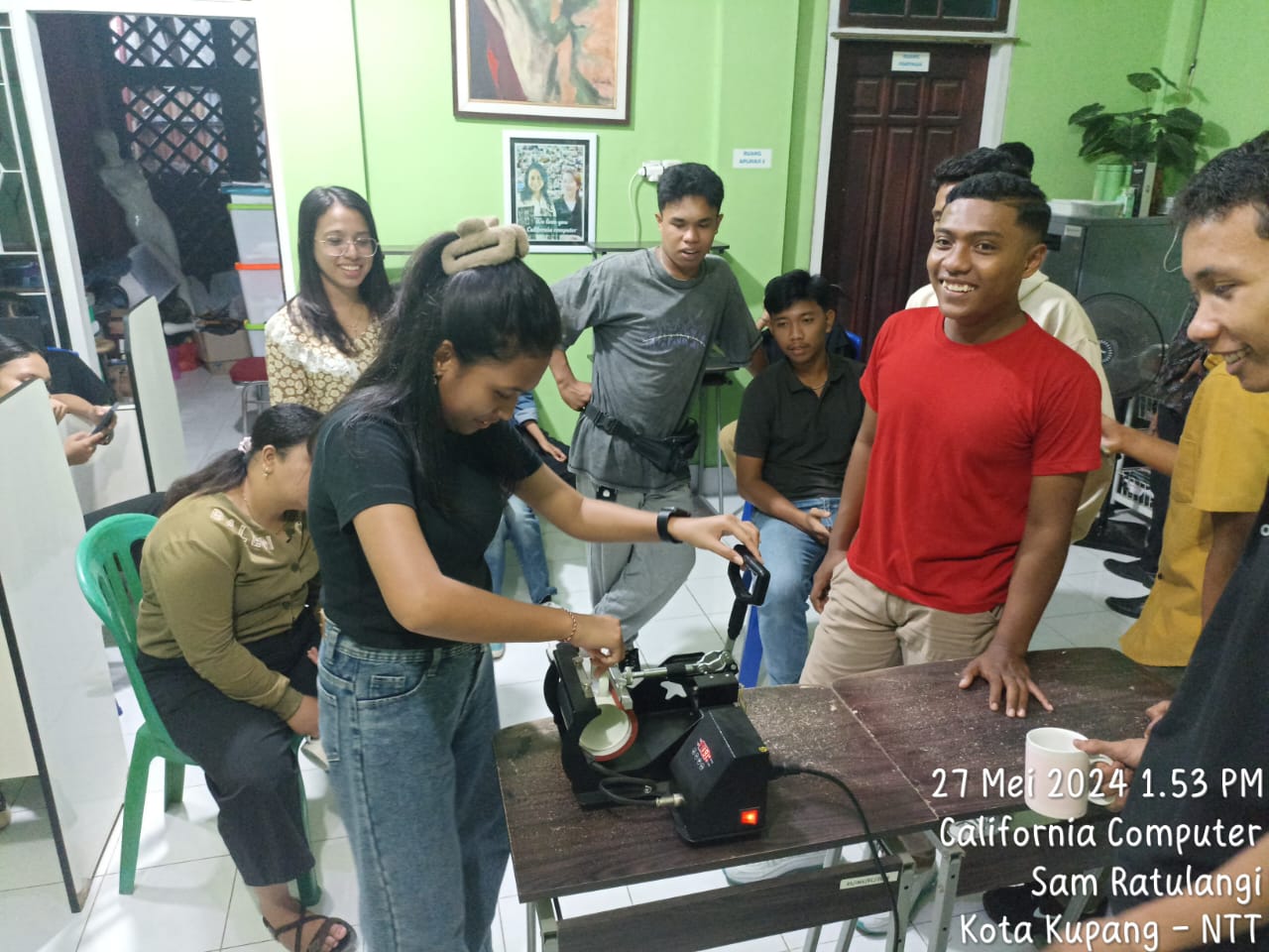 Kegiatan Program Kecakapan Wirausaha (PKW) Costum Mug Digital