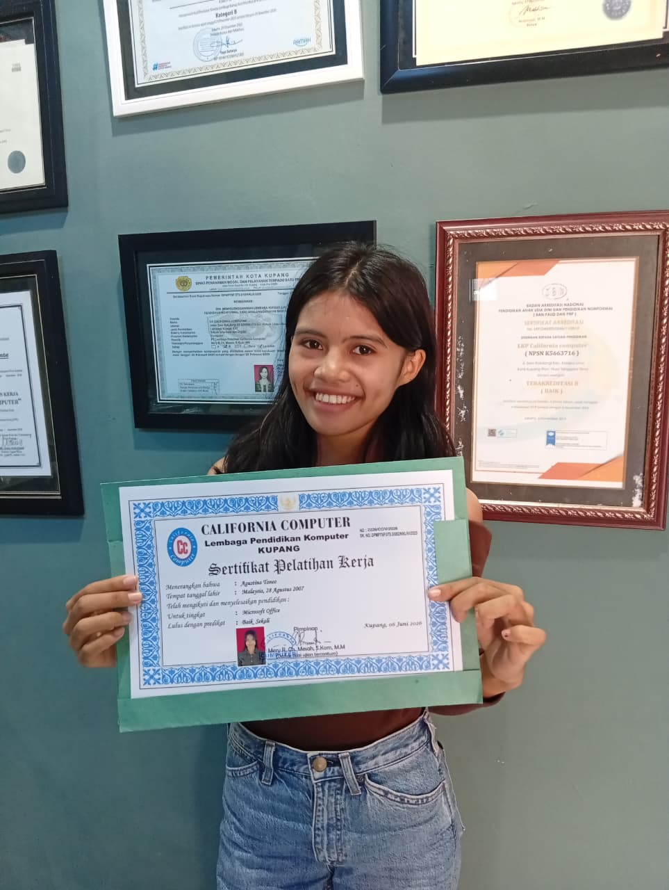 Dokumentasi Penerimaan Sertifikat AGUSTINA TANEO