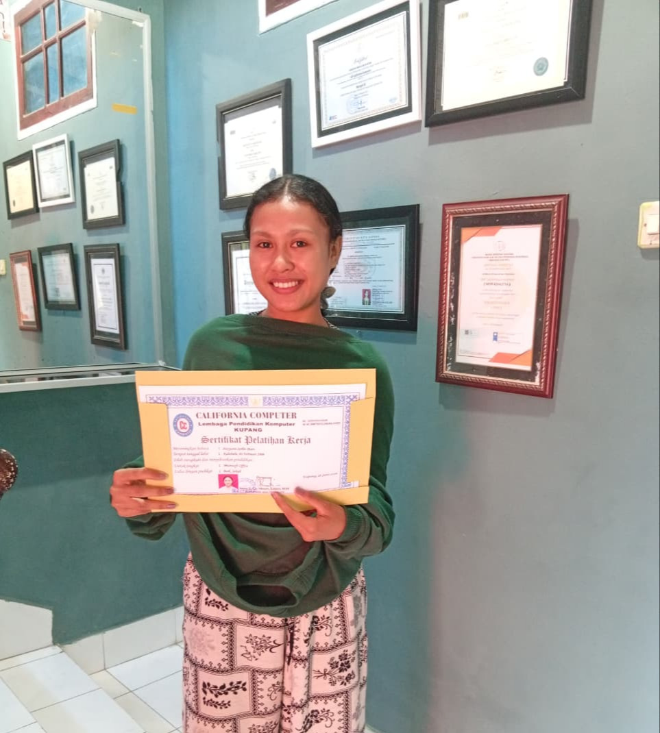 Dokumentasi Penerimaan Sertifikat NARYANTI SERLIN MARO