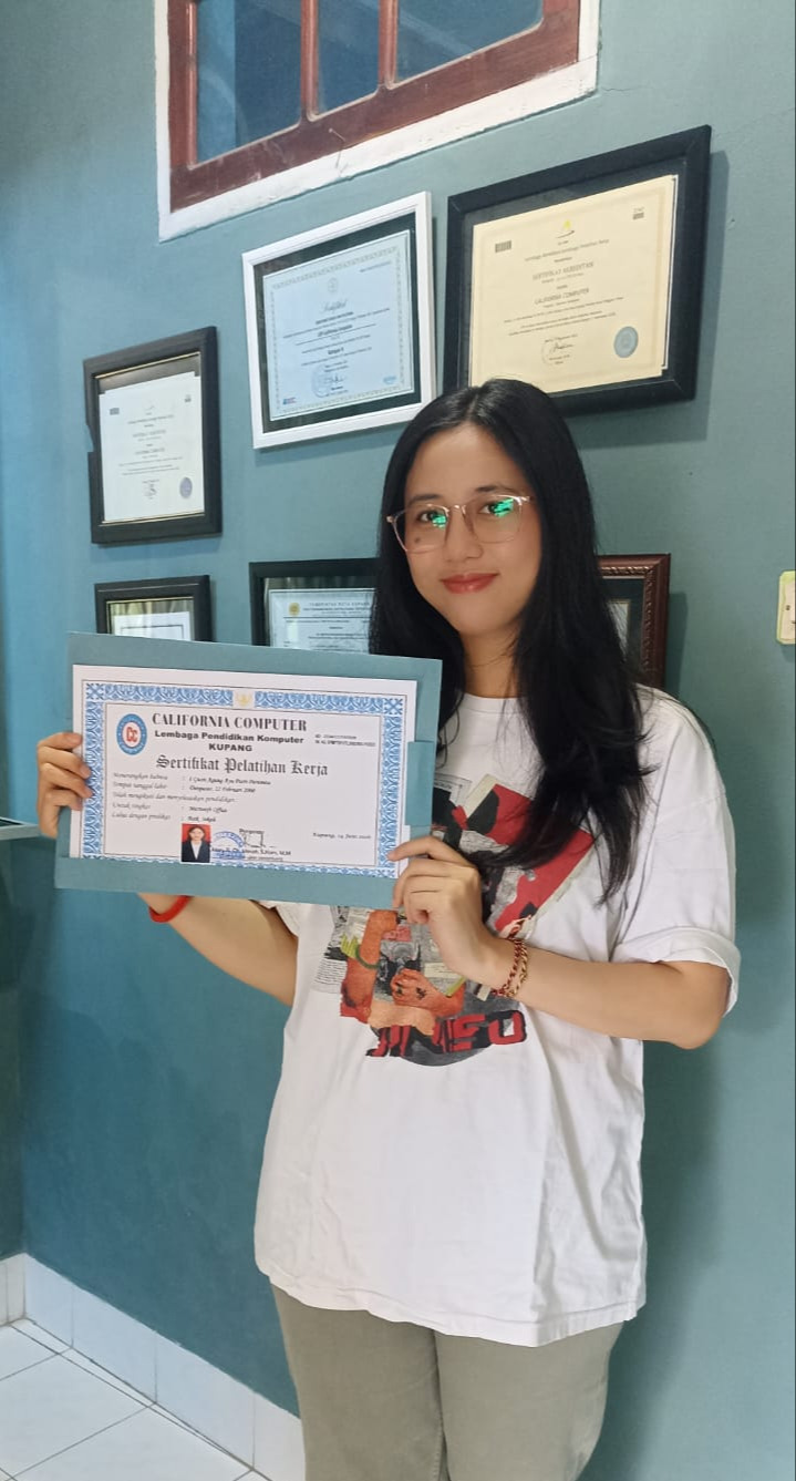 Dokumentasi Penerimaan Sertifikat I GUSTI AGUNG AYU PUTRI PARAMITA