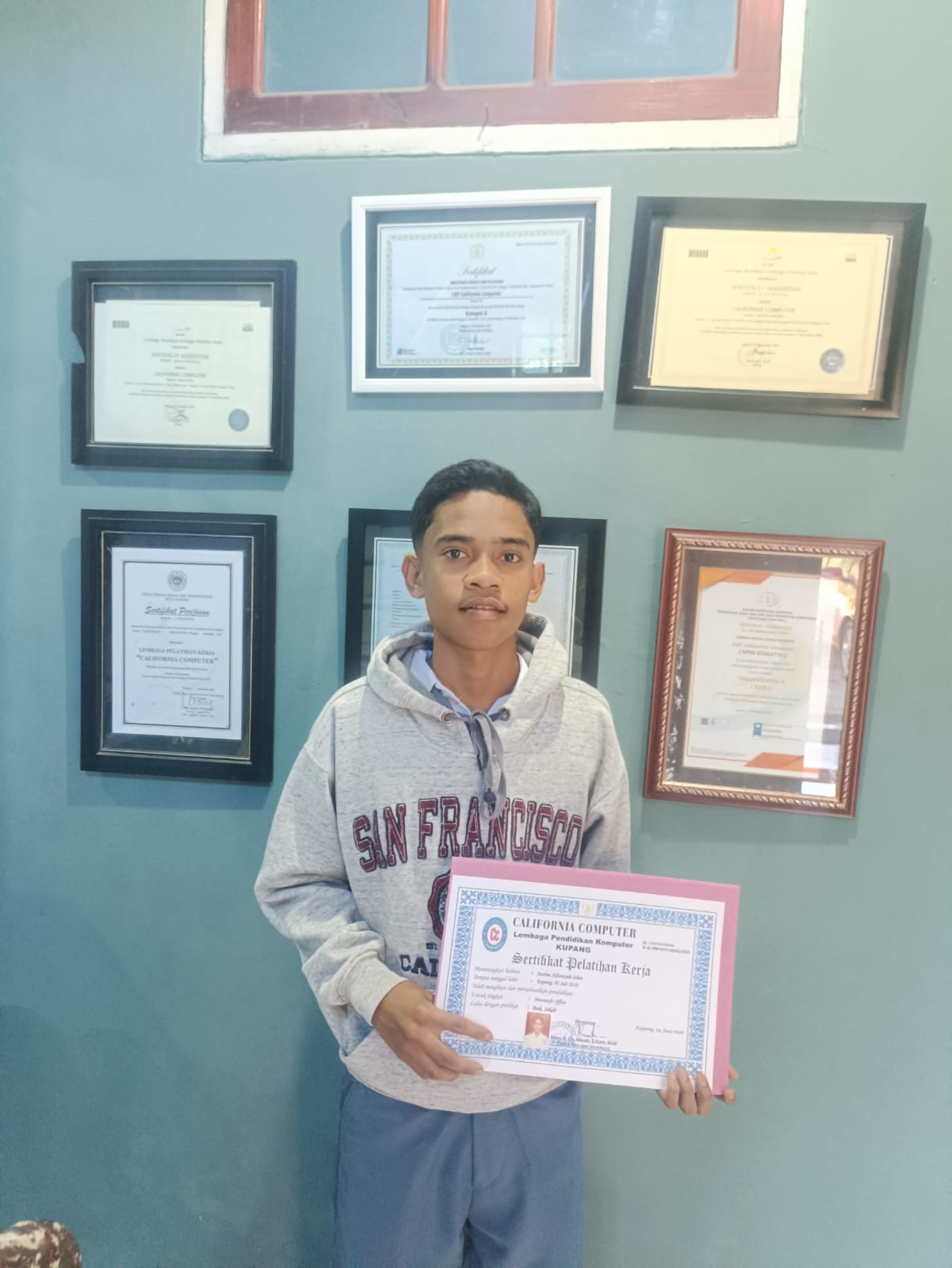 Dokumentasi Penerimaan Sertifikat JUSTINE ALFANSYAH SELAN