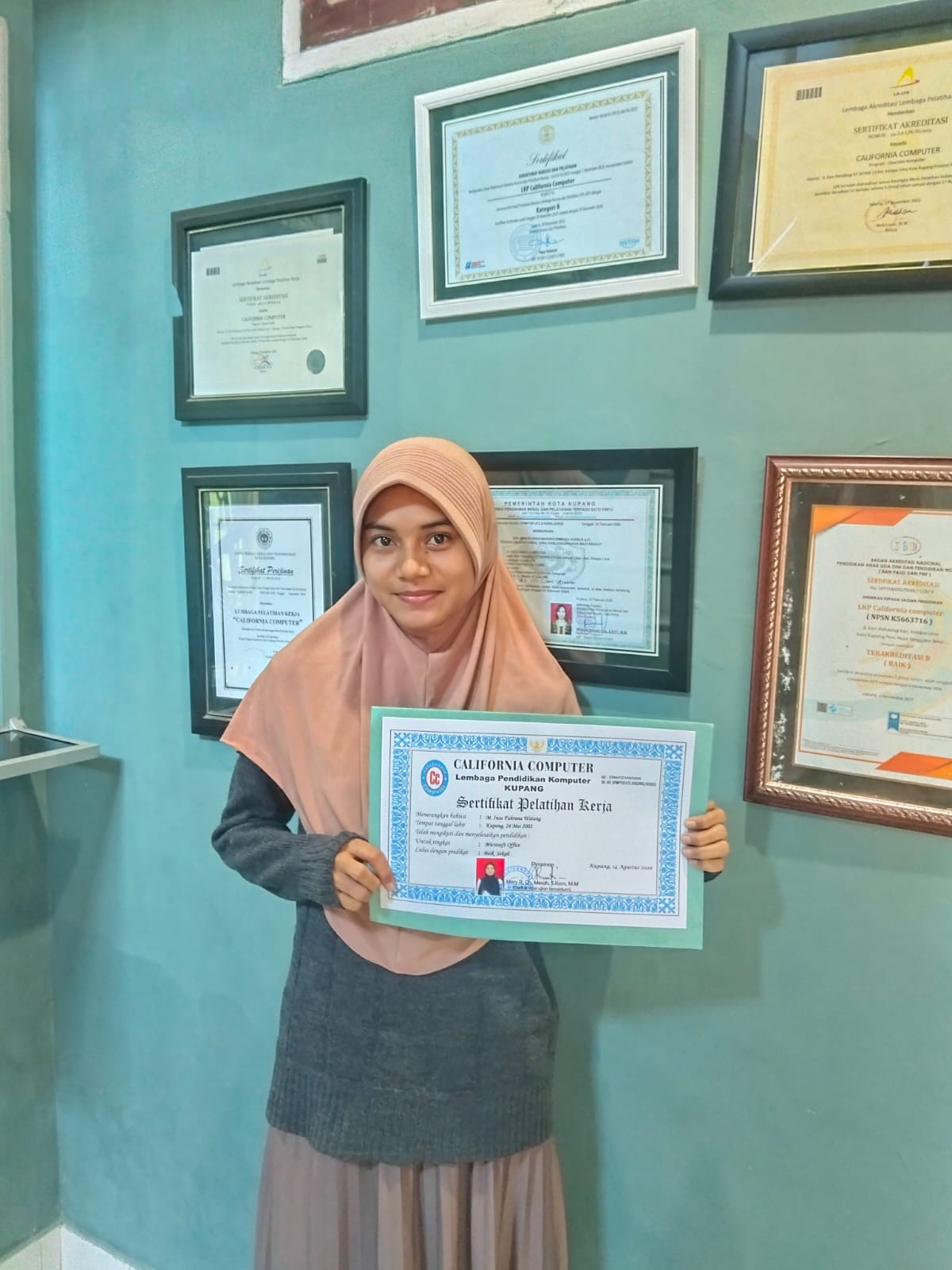 Dokumentasi Penerimaan Sertifikat M. INSA FAHRANA WATANG