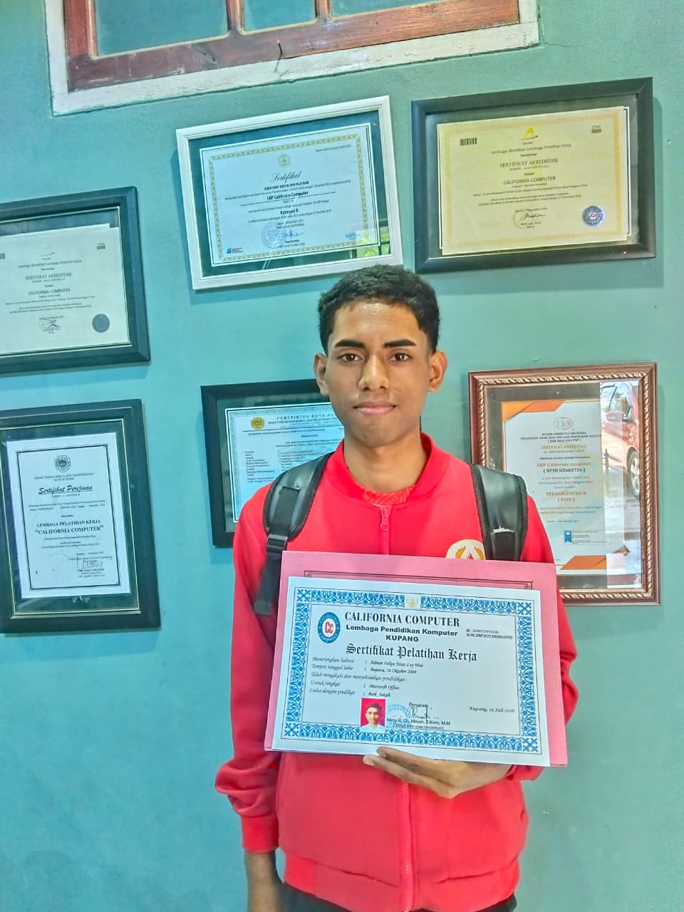 Dokumentasi Penerimaan Sertifikat ADRIAN FELIPE JIZAZ LOY WEA