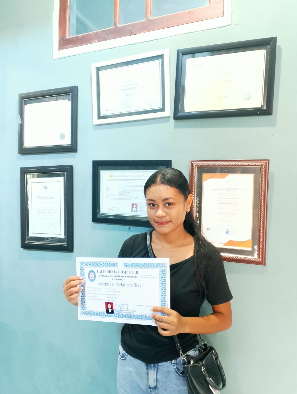 Dokumentasi Penerimaan Sertifikat CLARITA SOARES